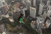 Base jumping w Kuala Lumpur