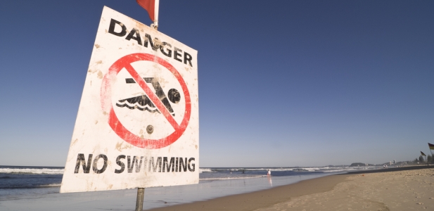zakaz pływania