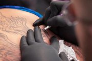 Skazany za tatuaż penisa