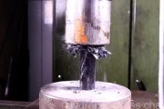 Prasa hydrauliczna vs. włókno węglowe