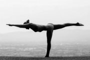 Yoga i nagość - Nude Yoga Girl