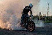 Rekordowe palenie gumy Harleyem