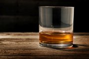 Dlaczego whisky smakuje lepiej z wodą