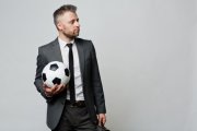 Top 5 najbogatszych piłkarskich menadżerów – jest też agent Polaka