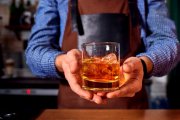 3 błędy, które ludzie popełniają pijąc whisky