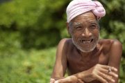„Nagi pustelnik” – od 29 lat żył samotnie na wyspie, rząd usunął go z niej siłą