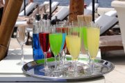Władze Majorki walczą z pijanymi turystami – z hoteli będą wycofywane darmowe drinki
