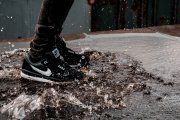 Przegląd najmodniejszych sneakersów na jesień dla sportowych freaków