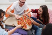 Pizza motywuje pracowników do pracy bardziej niż pieniądze