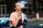 Sanepid ostrzega: e-papierosy nie dla początkujących