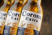 Producent piwa Corona traci miliony. Przyczyna kuriozalna