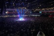 Tysiące osób w hali podczas koncertu. Kapela w ogniu krytyki