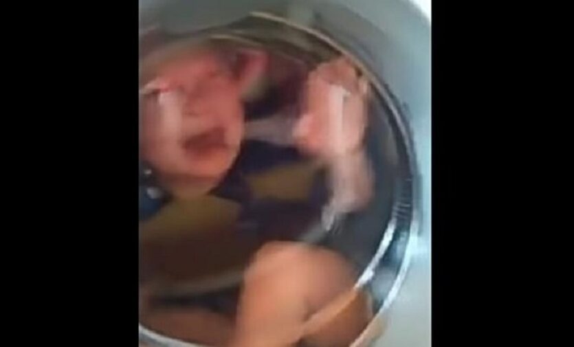 dziecko w pralce.jpeg