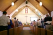 Młodzi ludzie odchodzą od kościoła: 'brak autorytetu i patologia'