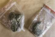 Policjanci znaleźli narkotyki w torebce nastolatki. Podrzucił je jej kolega