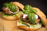 Zakaz sprzedaży wegetariańskich burgerów i kiełbasek może okazać się faktem