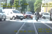Naćpany motocyklista bez uprawnień uciekał policji pod prąd