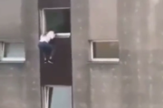 Tragedia w Szczecinie. Kobieta zwisała z okna na 10. piętrze. Po upadku nie przeżyła