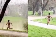 Naga kobieta z Zimbabwe straszyła ludzi i goniła ich po parku [WIDEO]