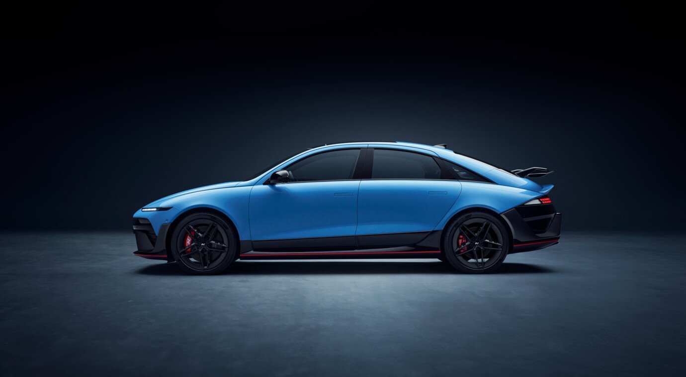 hyundai-ioniq-6-n-goodwood-debut-studio-side hyundai-ioniq-6-n-goodwood-debut-studio-side
