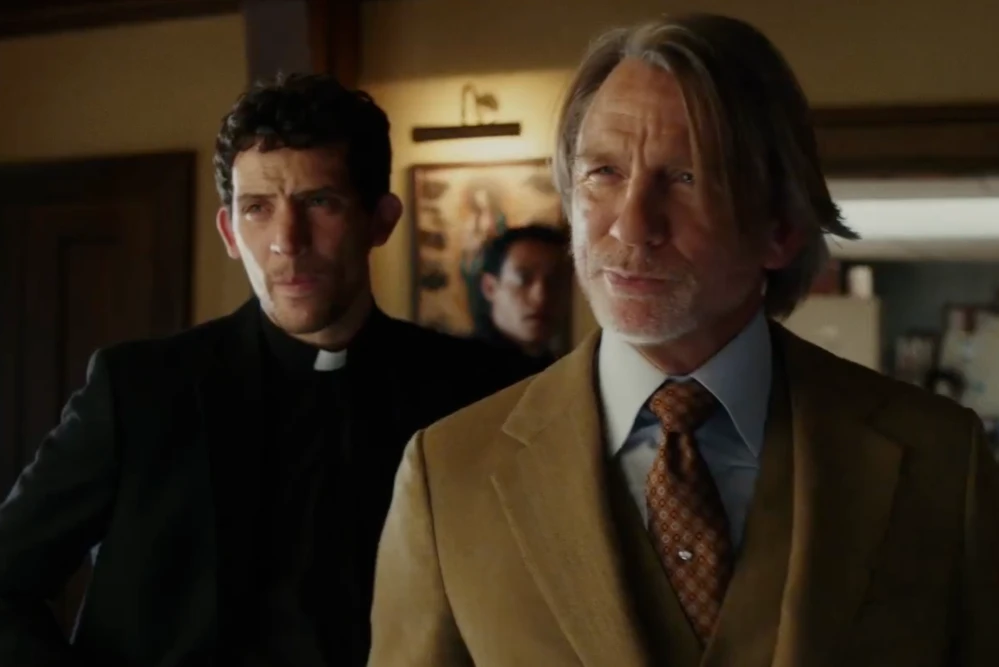 knives-out.png knives-out.png