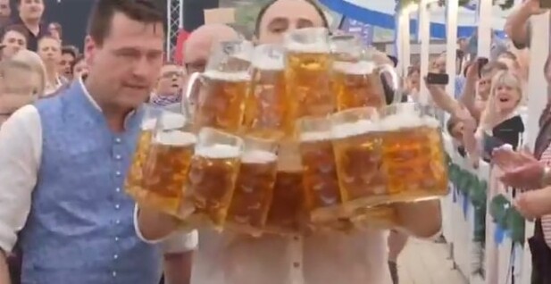 hold-beer-sets-record-steins-4e4ae28f3ce93ff9280a81eb7f20790d_415f56 hold-beer-sets-record-steins-4e4ae28f3ce93ff9280a81eb7f20790d_415f56