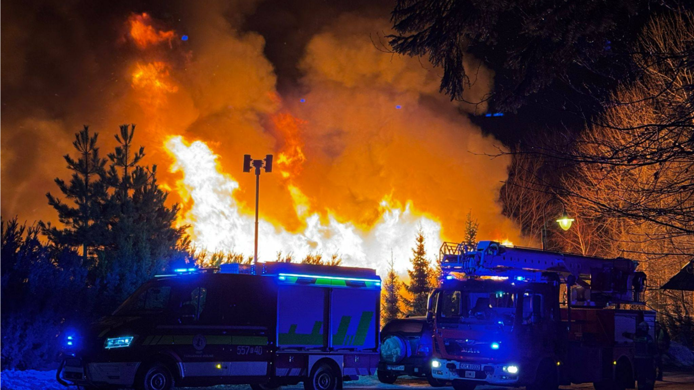 Pożar, Targanice. Fot. Facebook@Małopolska Alarmowo. Pożar, Targanice. Fot. Facebook@Małopolska Alarmowo.