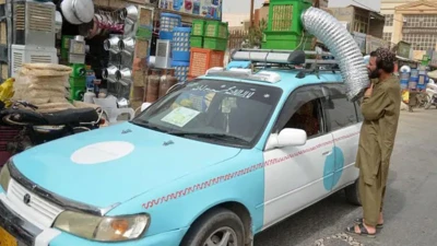 afghan-taxi-drivers-beat-the-heat-with-handmade-air-coolers-v0-c1iixygvy6cf1