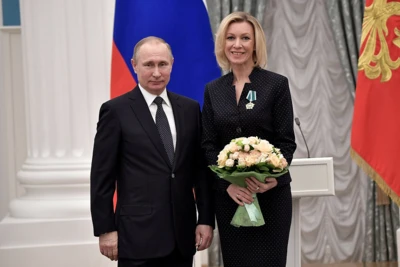 Vladimir_Putin_and_Maria_Zakharova_(2017-01-26)