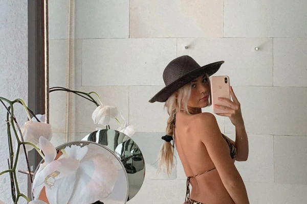 lara1-623e2fa07e26cd0613c6f8f7f8ad2456_9b1517 lara1-623e2fa07e26cd0613c6f8f7f8ad2456_9b1517