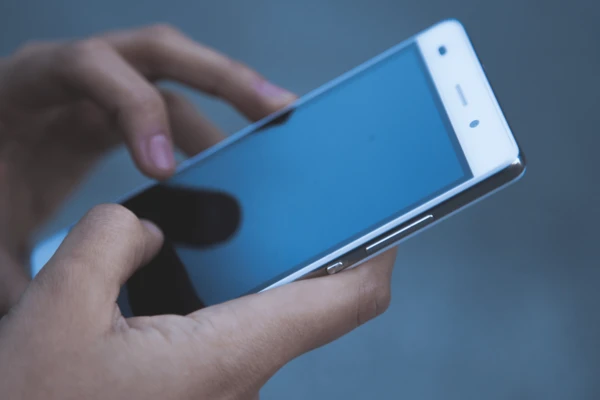 Orange skupuje telefony