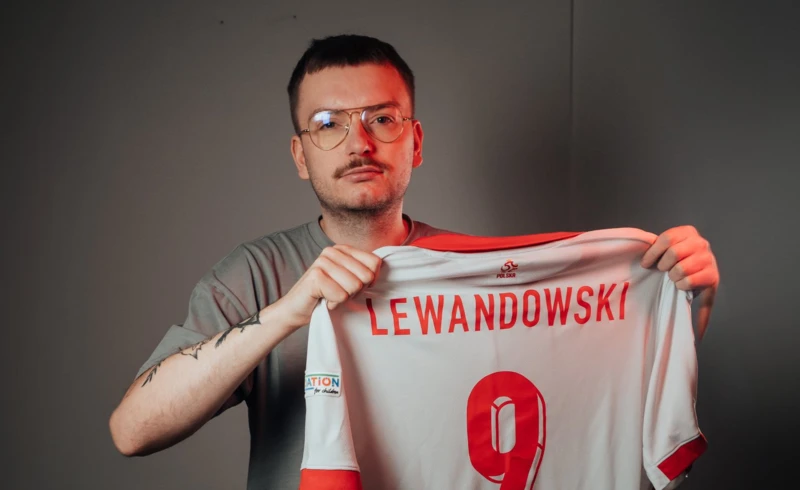 GQLwAmHXYAA_JBy.jpg-large