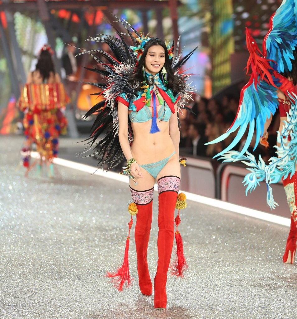ffn-ota-vsfs-runway-1-11302016-52244955-midres-acbfbd90c858e49a6fba194b2de395db_309470