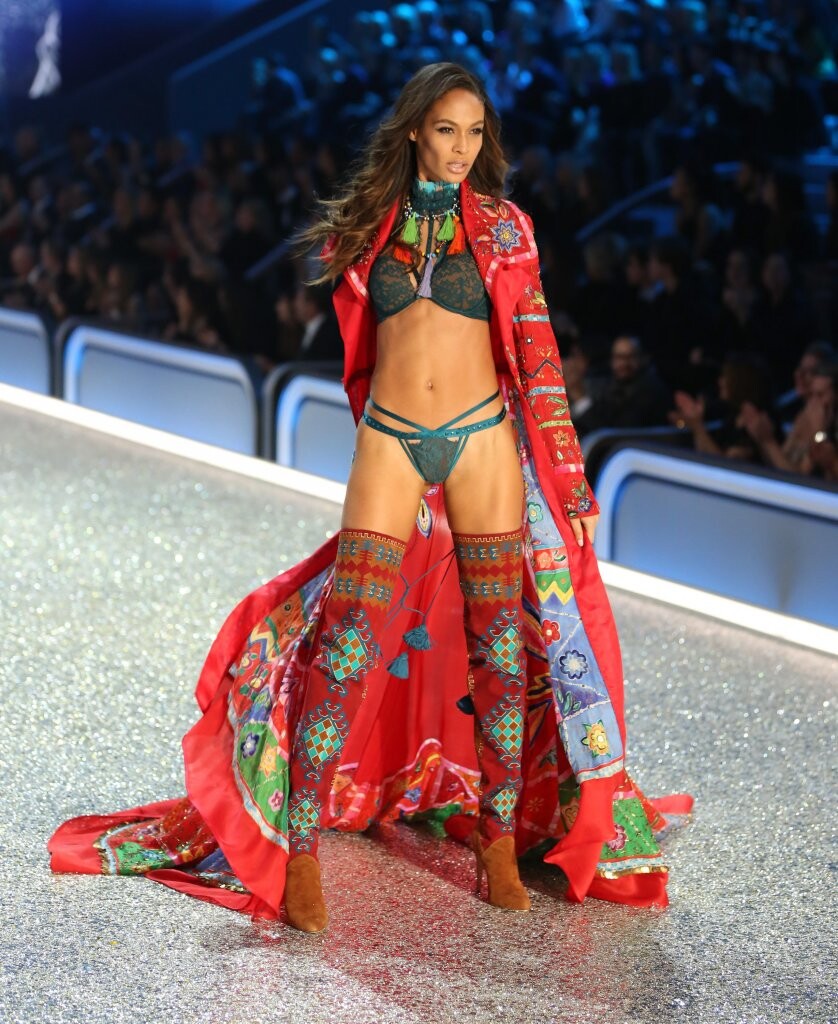ffn-ota-vsfs-runway-1-11302016-52244960-midres-1a5c3cb40b12c857351eb7d18a7071df_69df62 ffn-ota-vsfs-runway-1-11302016-52244960-midres-1a5c3cb40b12c857351eb7d18a7071df_69df62