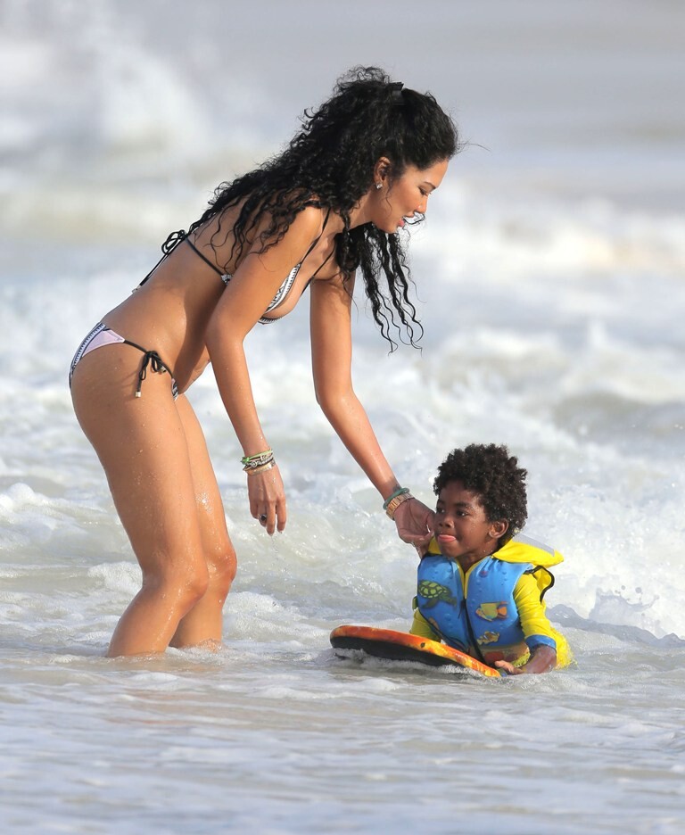 ffn-pal-simmons-kimoralee-122413-51292120-c665272cb056d868fff2936a9d1183be_e404cd