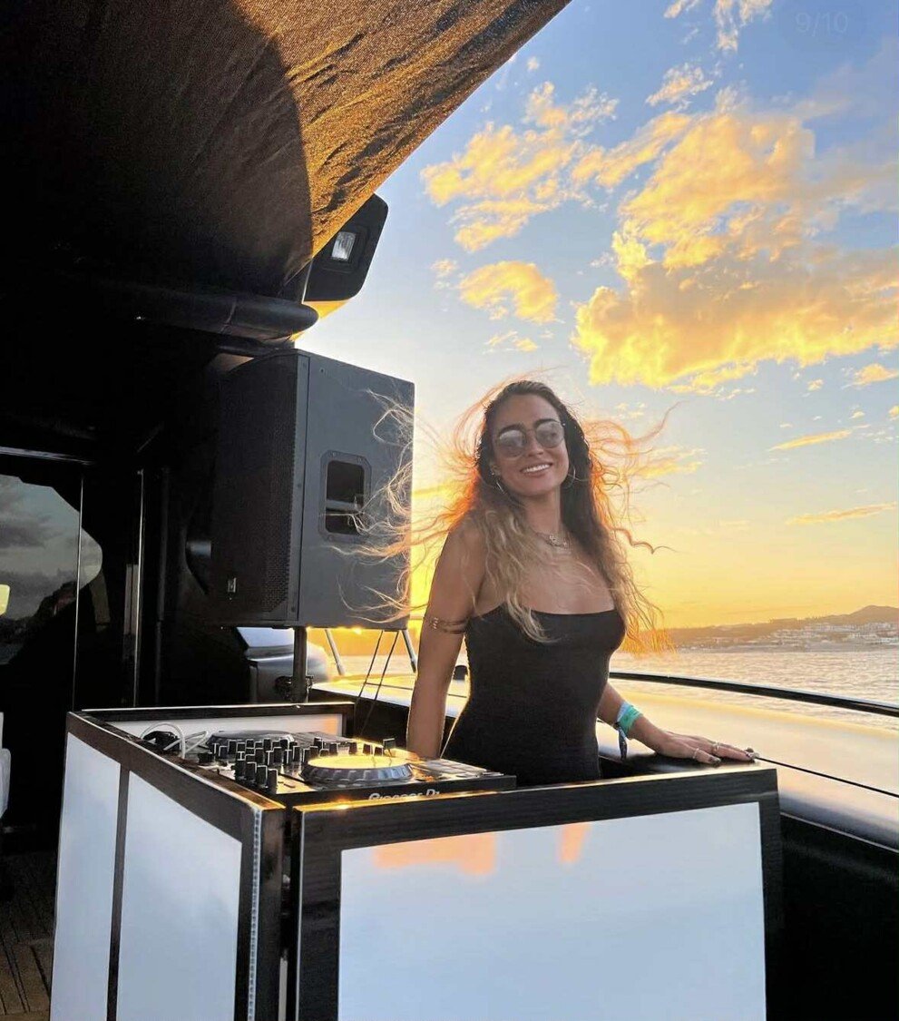 e09b815d-d6fa-496f-853e-fd7125a0f21e e09b815d-d6fa-496f-853e-fd7125a0f21e