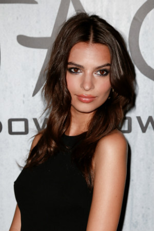 ratajkowski-25cea679859f123f620d91e5a805db21_00b09a