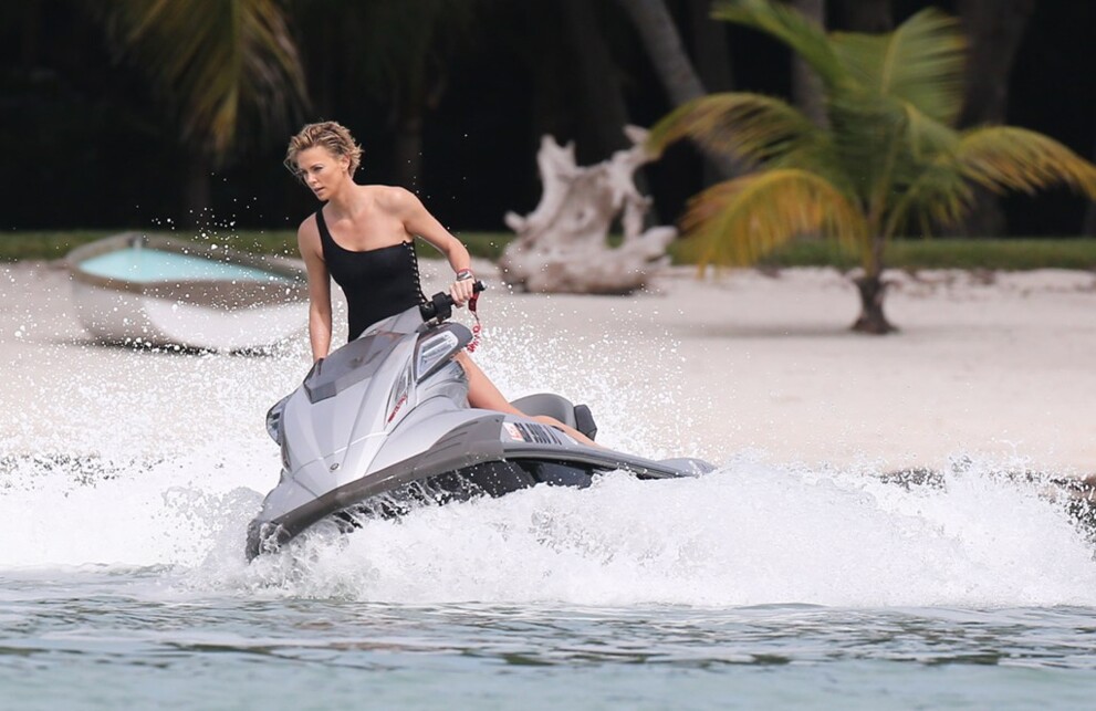 ffn-theron-jetski-inf-vemmpixx-032014-51360917-b2b1cd09d7915a5761acdcf4b7746cb4_5f970a