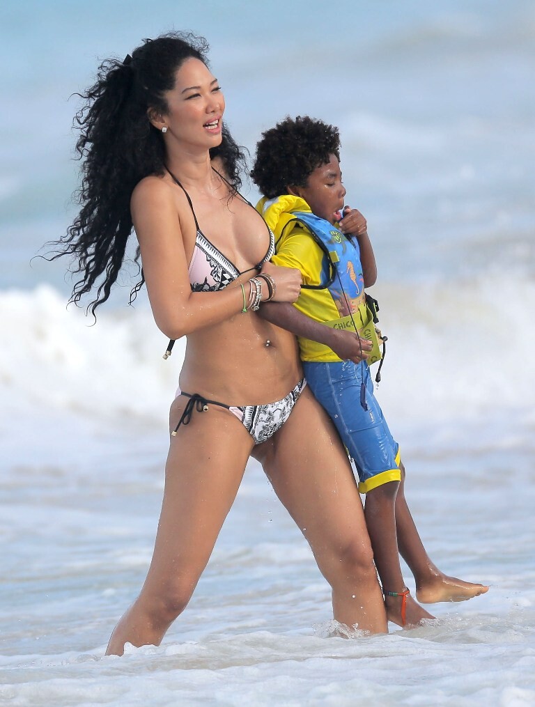 ffn-pal-simmons-kimoralee-122413-51292116-91a531e9899f8a9ffff8515e4f1954ee_612573