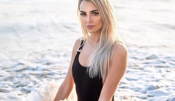 julia2-eb0a1274206df15640439c10d94ef407_eeab90 julia2-eb0a1274206df15640439c10d94ef407_eeab90