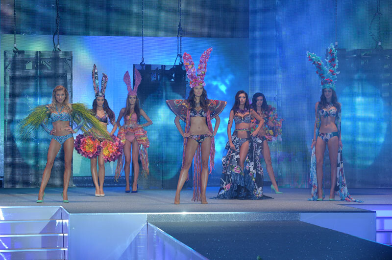 pokaz23-samochod-roku-playb-0c62ac5356db4e41e05f77a9ac94b908_86b746