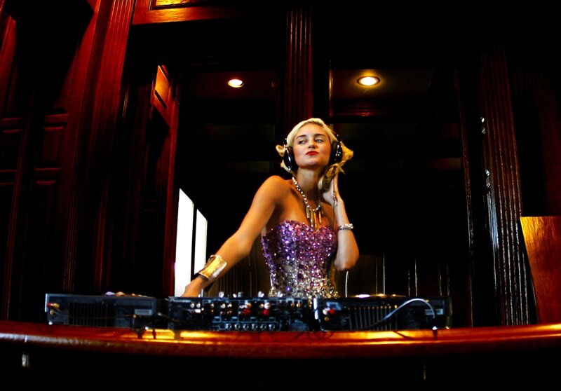 ffn-damore-c-photo-bac-042113-51075254-039246d18727de83b33275a363baecac_4a017a