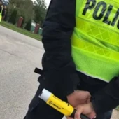 Policjant z alkomatem