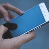 Orange skupuje telefony